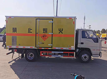 皋兰爆破器材运输车工人安全操作规范与智能技术保障